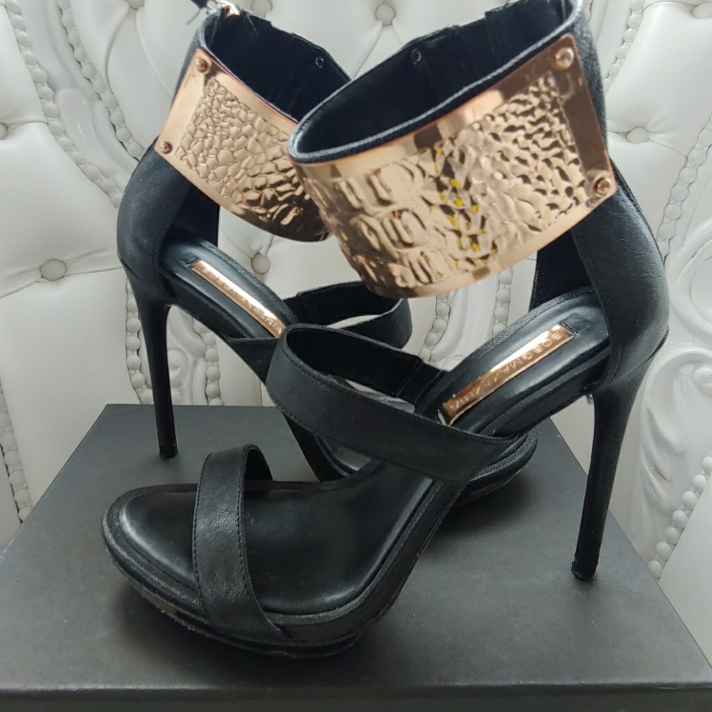 BCBGMaxAzria Platform Gold and Leather Sandals